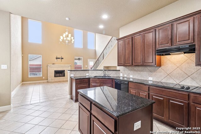 Listing photo id 5 for 5514 Waldon Walk
