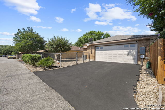 Image 36 of 38 For 1008 Robert Derrick Dr.