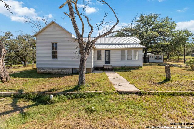 Listing photo id 3 for 30951 Blanco Rd