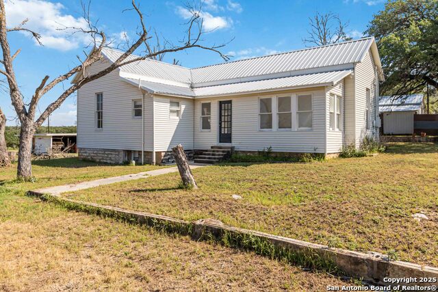 Listing photo id 4 for 30951 Blanco Rd