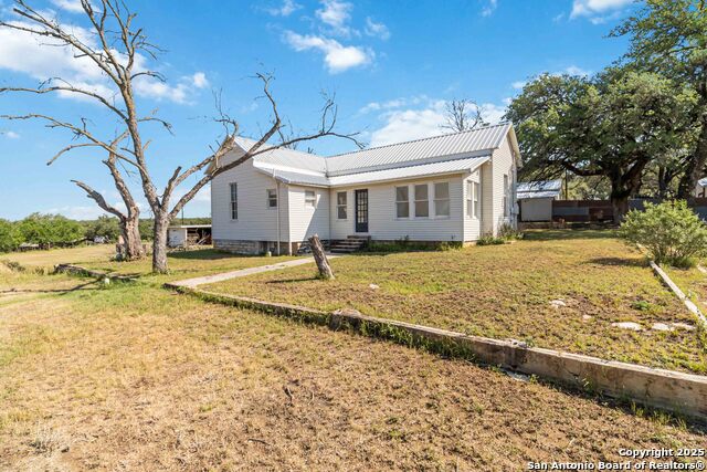 Listing photo id 5 for 30951 Blanco Rd