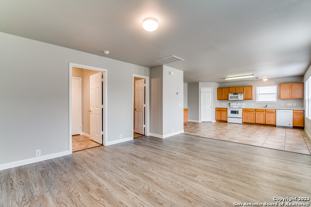 Image 7 of 23 For 5125 Brookline