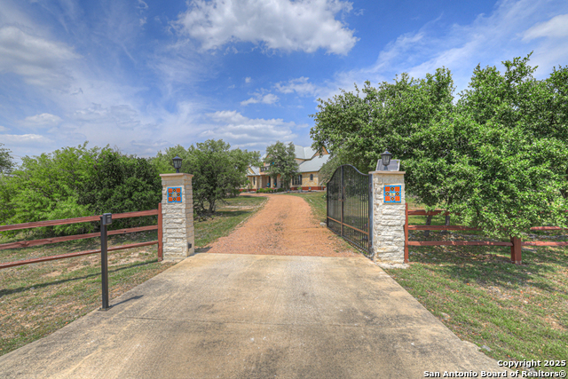 Image 3 of 45 For 172 River Chase Dr