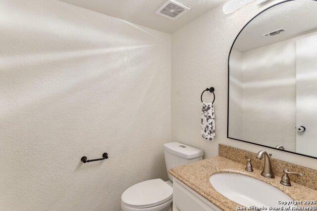 Listing photo id 19 for 2926 Quail Oak