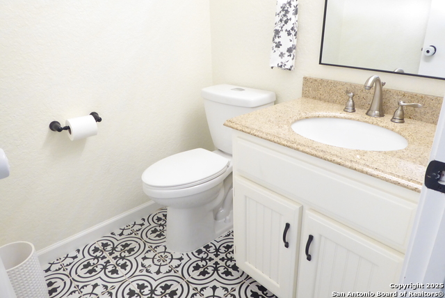 Listing photo id 20 for 2926 Quail Oak