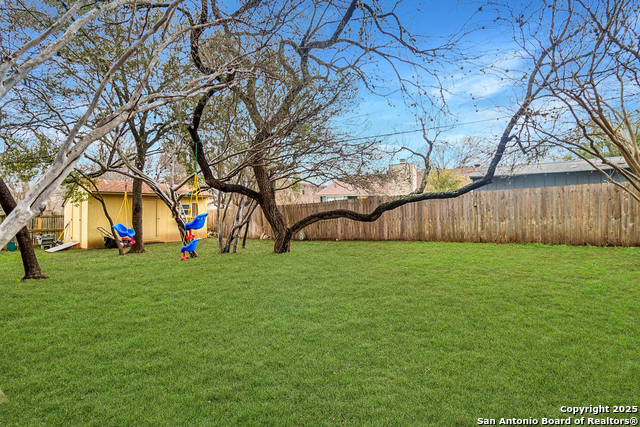 Listing photo id 27 for 2926 Quail Oak