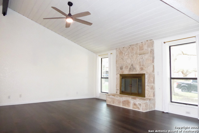 Listing photo id 2 for 2926 Quail Oak