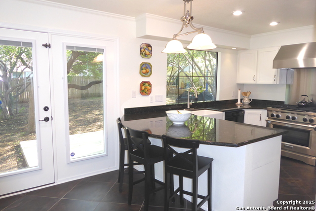 Listing photo id 5 for 2926 Quail Oak