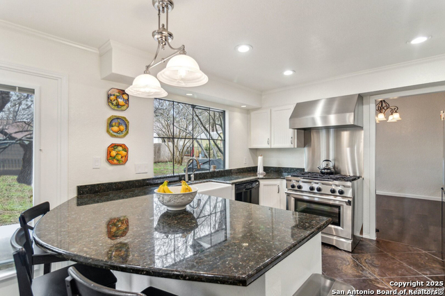 Listing photo id 6 for 2926 Quail Oak