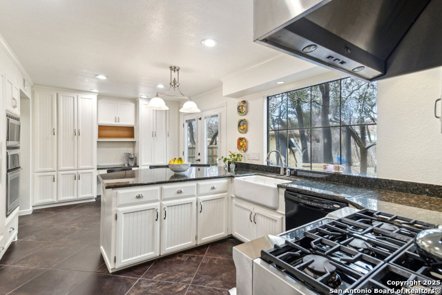 Listing photo id 7 for 2926 Quail Oak