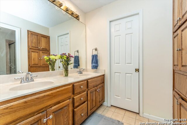 Listing photo id 9 for 4415 Shavano Way