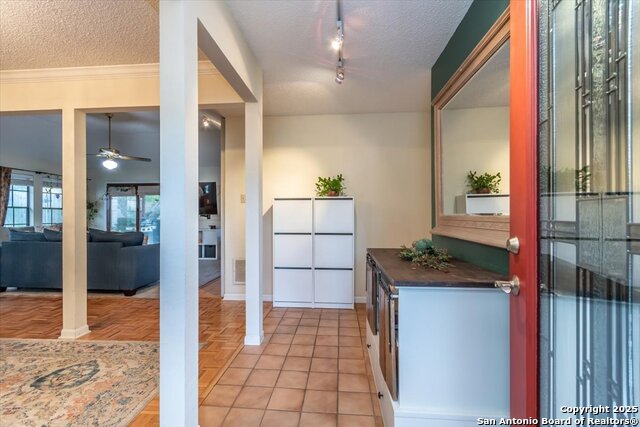 Listing photo id 1 for 4415 Shavano Way