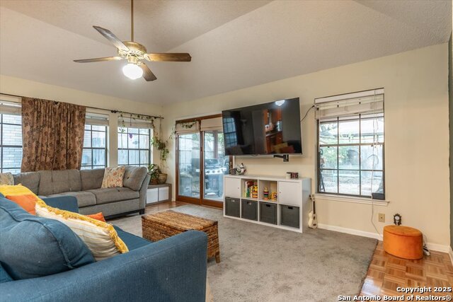 Listing photo id 4 for 4415 Shavano Way