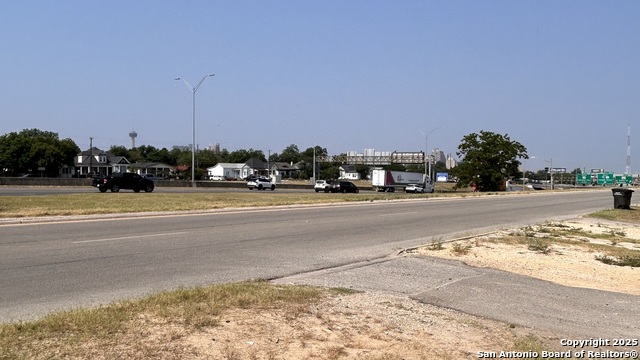 Image 20 of 20 For 1915 Interstate 35 N
