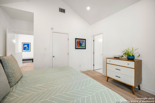 Listing photo id 8 for 430 Burleson