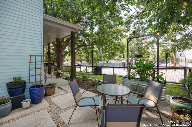 Listing photo id 16 for 430 Burleson