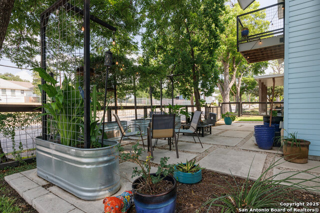 Listing photo id 18 for 430 Burleson