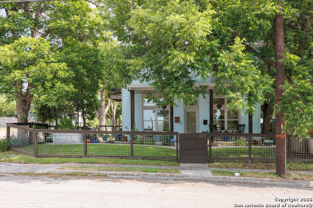 Listing photo id 19 for 430 Burleson