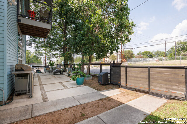 Listing photo id 20 for 430 Burleson