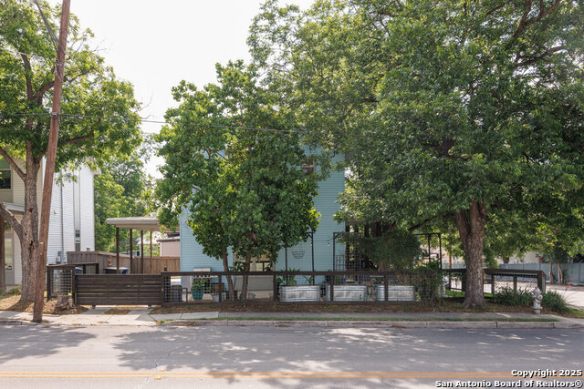 Listing photo id 21 for 430 Burleson