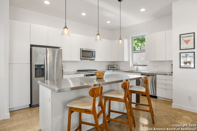 Listing photo id 1 for 430 Burleson