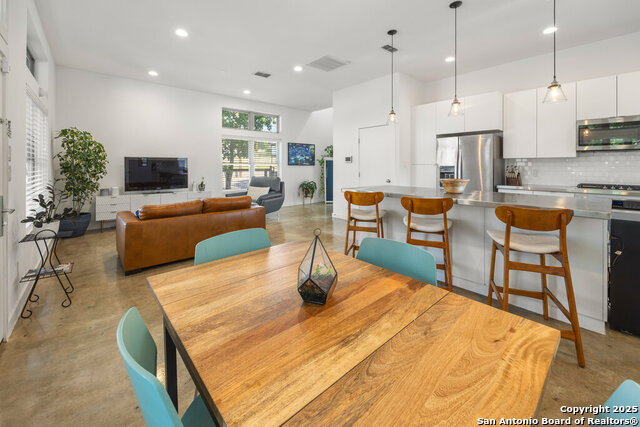 Listing photo id 5 for 430 Burleson