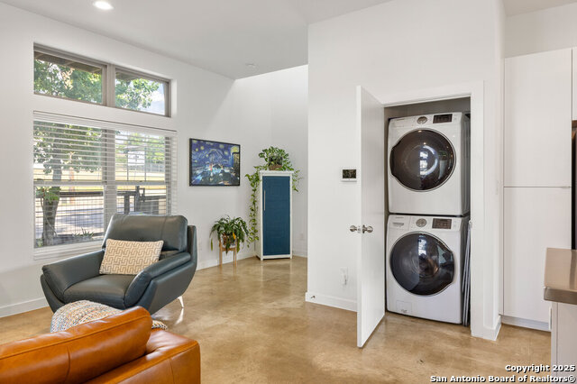 Listing photo id 6 for 430 Burleson