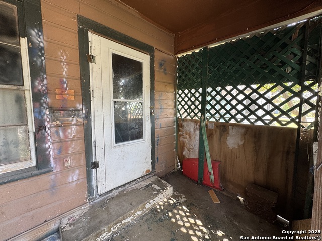 Listing photo id 0 for 707 John Page Dr