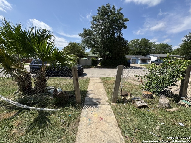 Listing photo id 18 for 707 John Page Dr