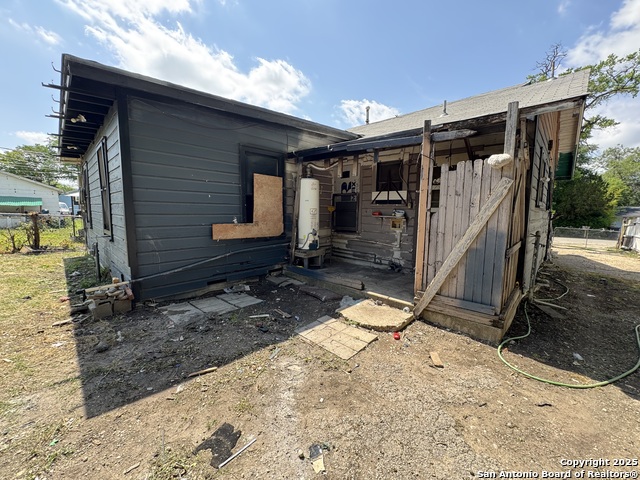 Listing photo id 21 for 707 John Page Dr