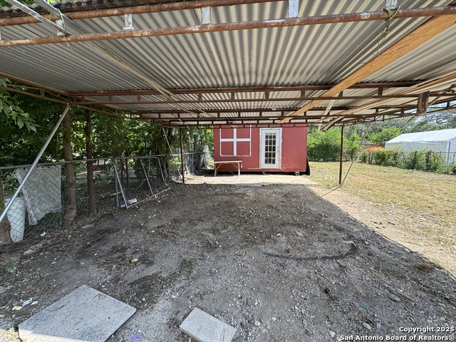 Listing photo id 22 for 707 John Page Dr