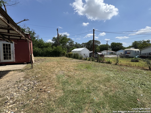 Listing photo id 23 for 707 John Page Dr