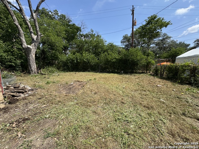 Listing photo id 24 for 707 John Page Dr