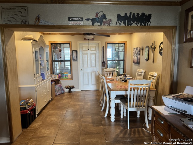 Listing photo id 13 for 7084 Richter