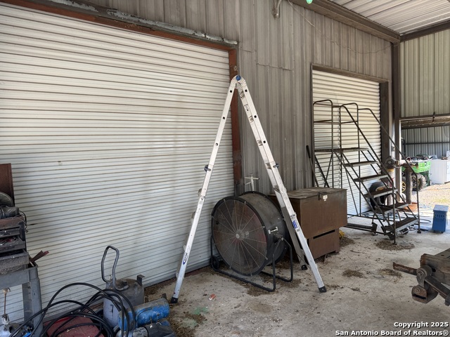 Listing photo id 33 for 7084 Richter