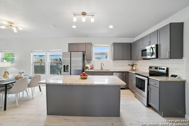Listing photo id 8 for 223 Glenwood