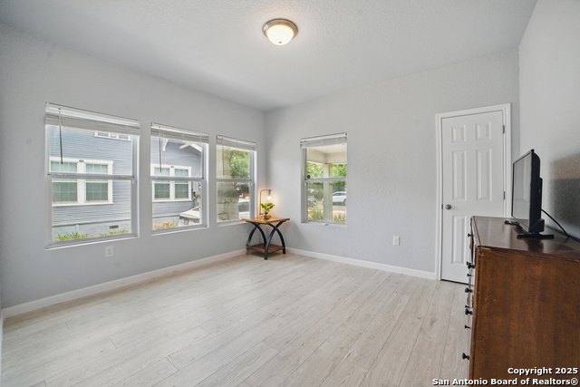 Listing photo id 9 for 223 Glenwood
