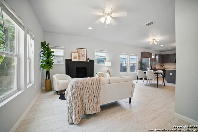 Listing photo id 0 for 223 Glenwood