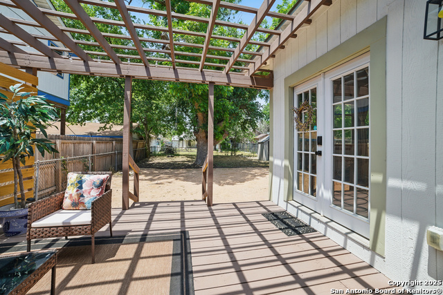 Listing photo id 18 for 223 Glenwood