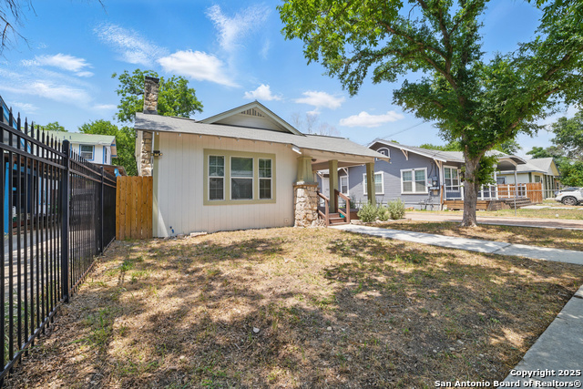 Listing photo id 22 for 223 Glenwood