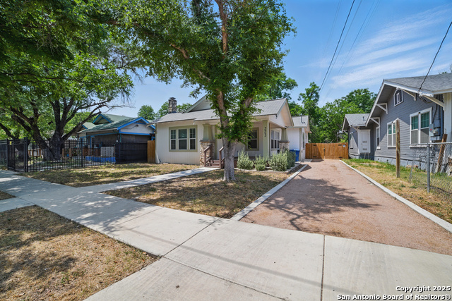 Listing photo id 24 for 223 Glenwood