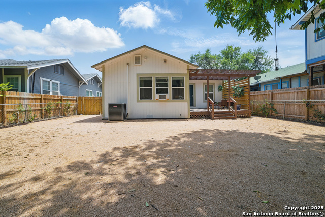Listing photo id 27 for 223 Glenwood