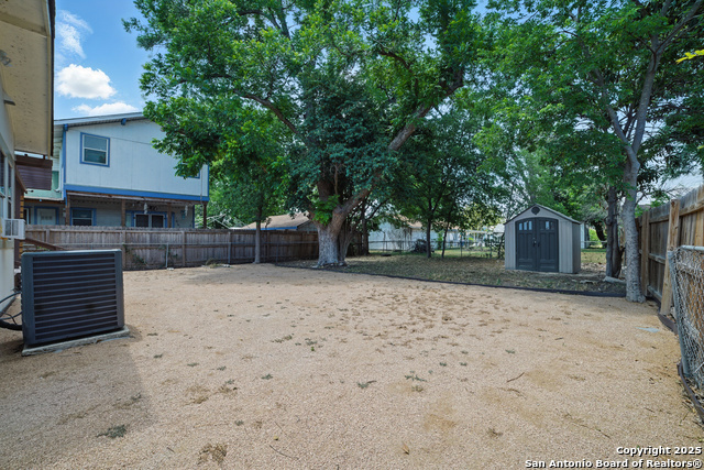 Listing photo id 28 for 223 Glenwood