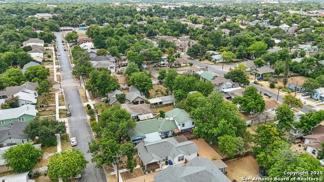 Listing photo id 32 for 223 Glenwood