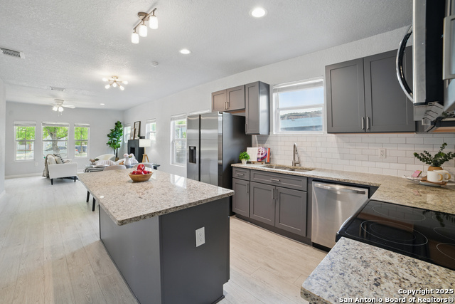 Listing photo id 7 for 223 Glenwood