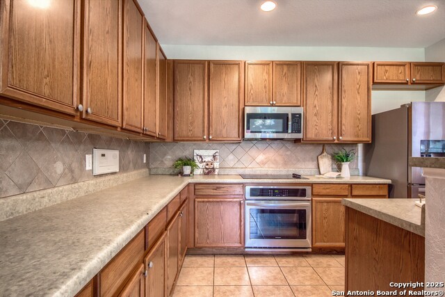 Image 10 of 33 For 112 Springtree Bend