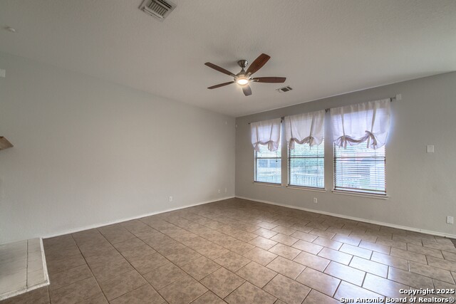 Image 14 of 33 For 112 Springtree Bend
