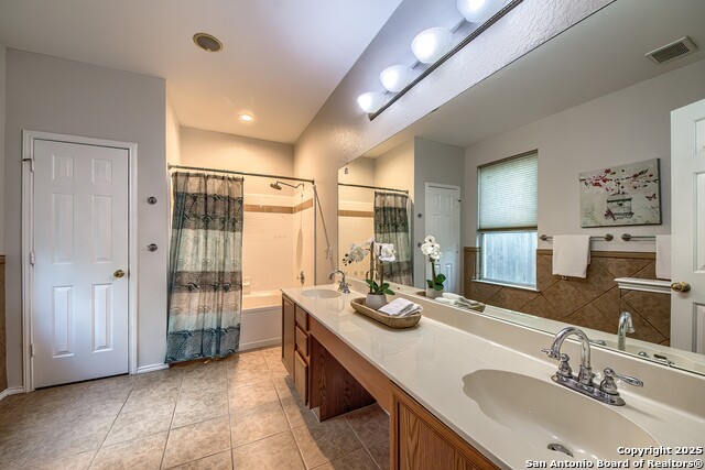 Image 18 of 33 For 112 Springtree Bend