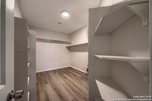 Image 19 of 33 For 112 Springtree Bend