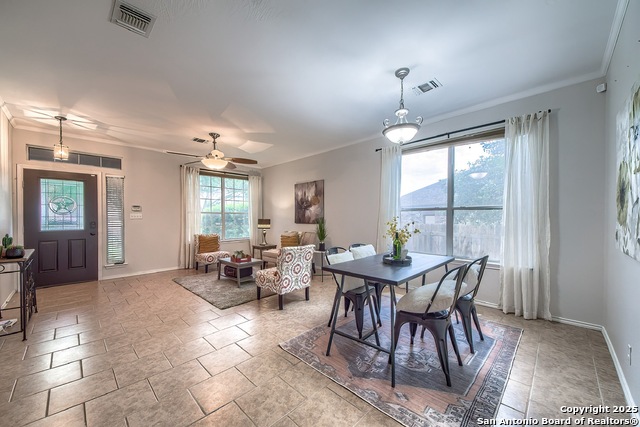Image 5 of 33 For 112 Springtree Bend